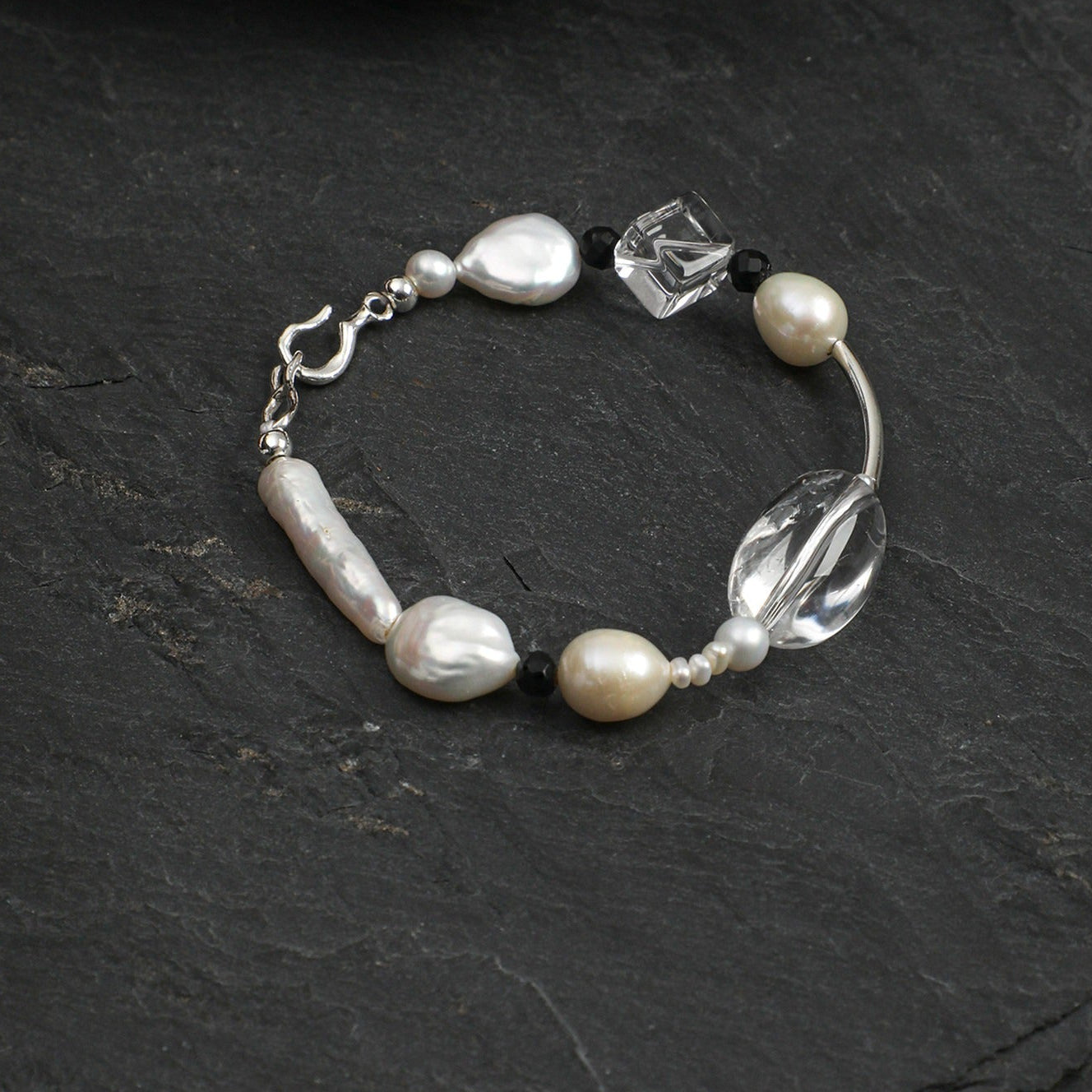 Baroque Pearl_White Crystal Bracelet